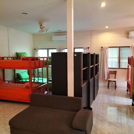 Lotus Hostel Beach Тау Экстерьер фото