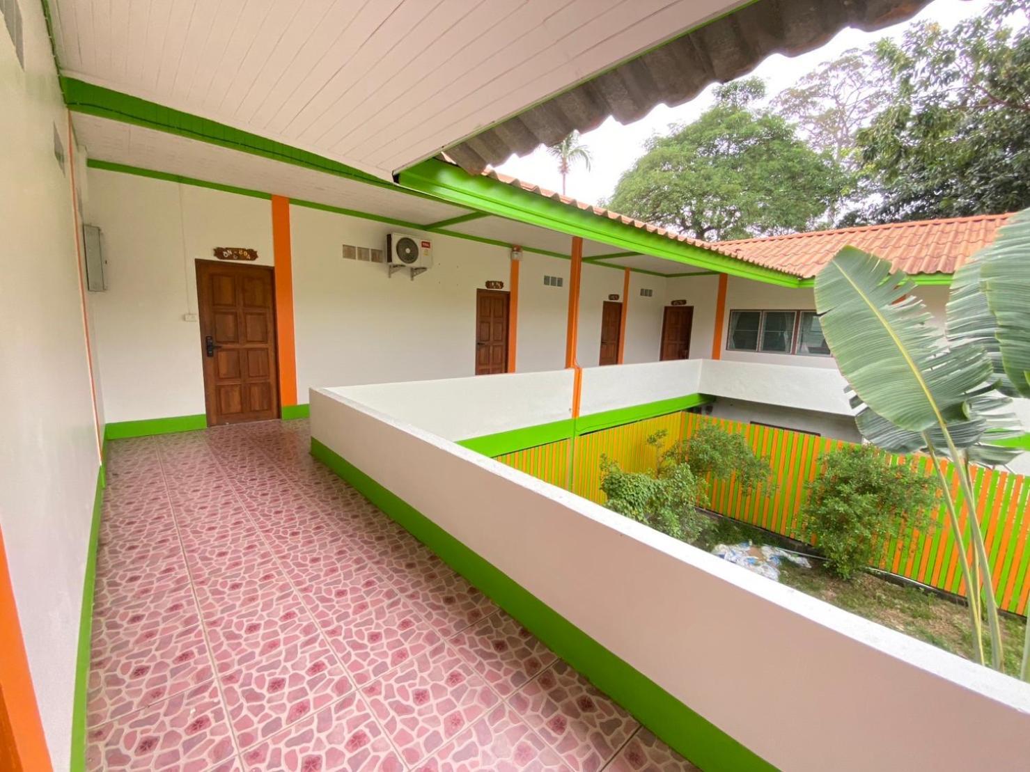 Lotus Hostel Beach Тау Экстерьер фото