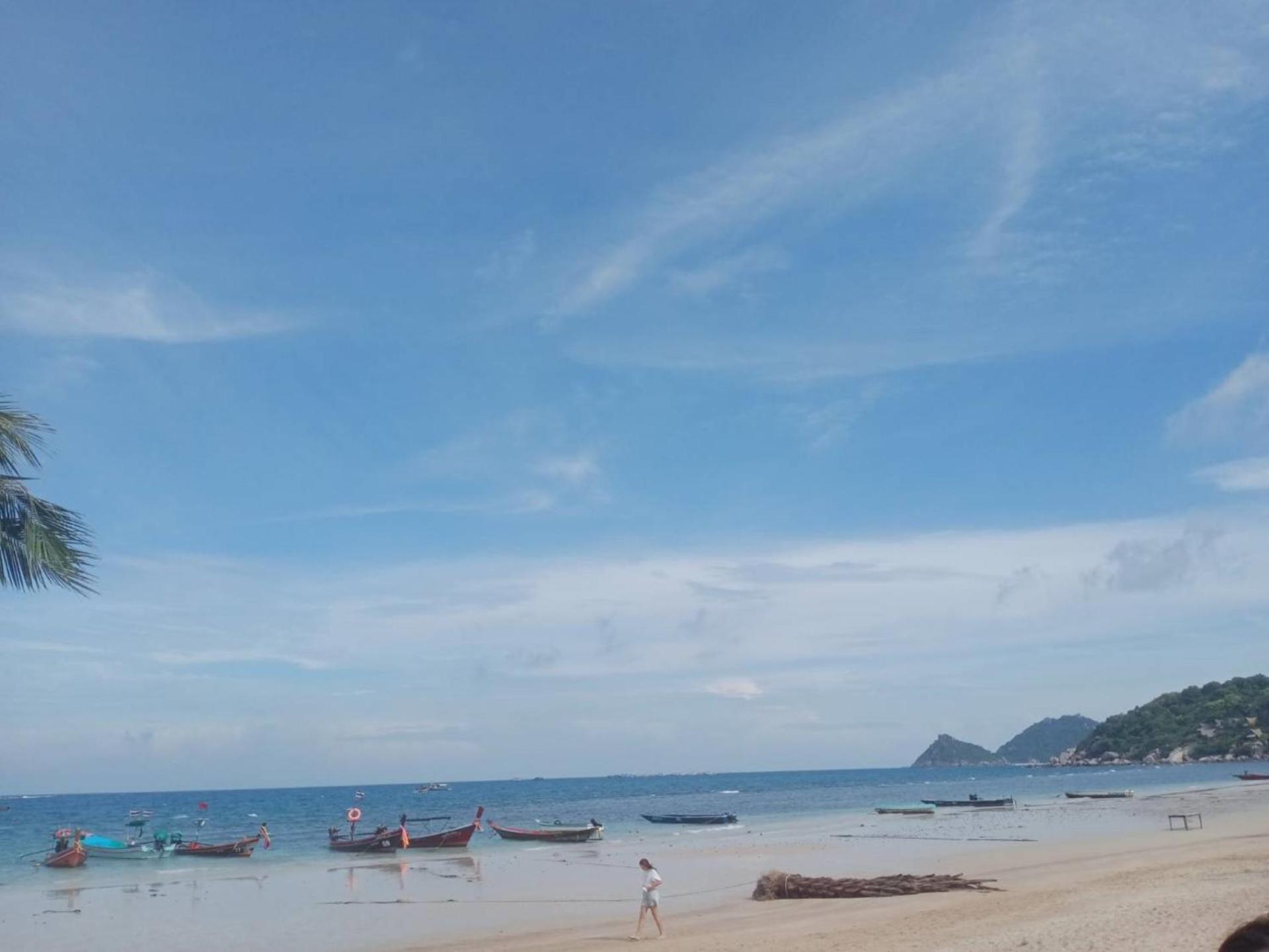Lotus Hostel Beach Тау Экстерьер фото